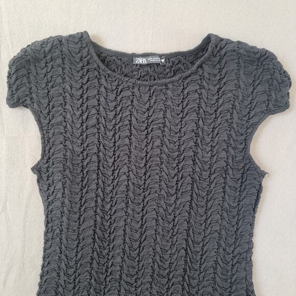 Zara Frilled Textured Cap Sleeves Black Top Sz Medium Casual Stretchy Corp - Picture 3 of 5